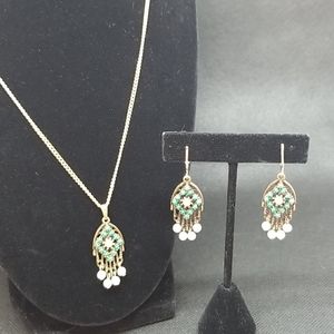 Vintage Necklace and clip earrings